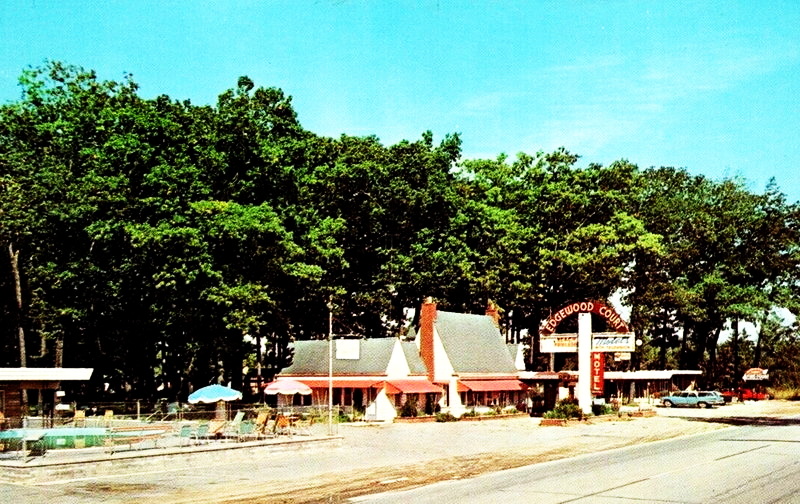 Edgewood Court Motel - Vintage Postcard